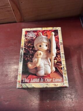 Precious Moments Patriotic Figurine Box with White and Cream Tones